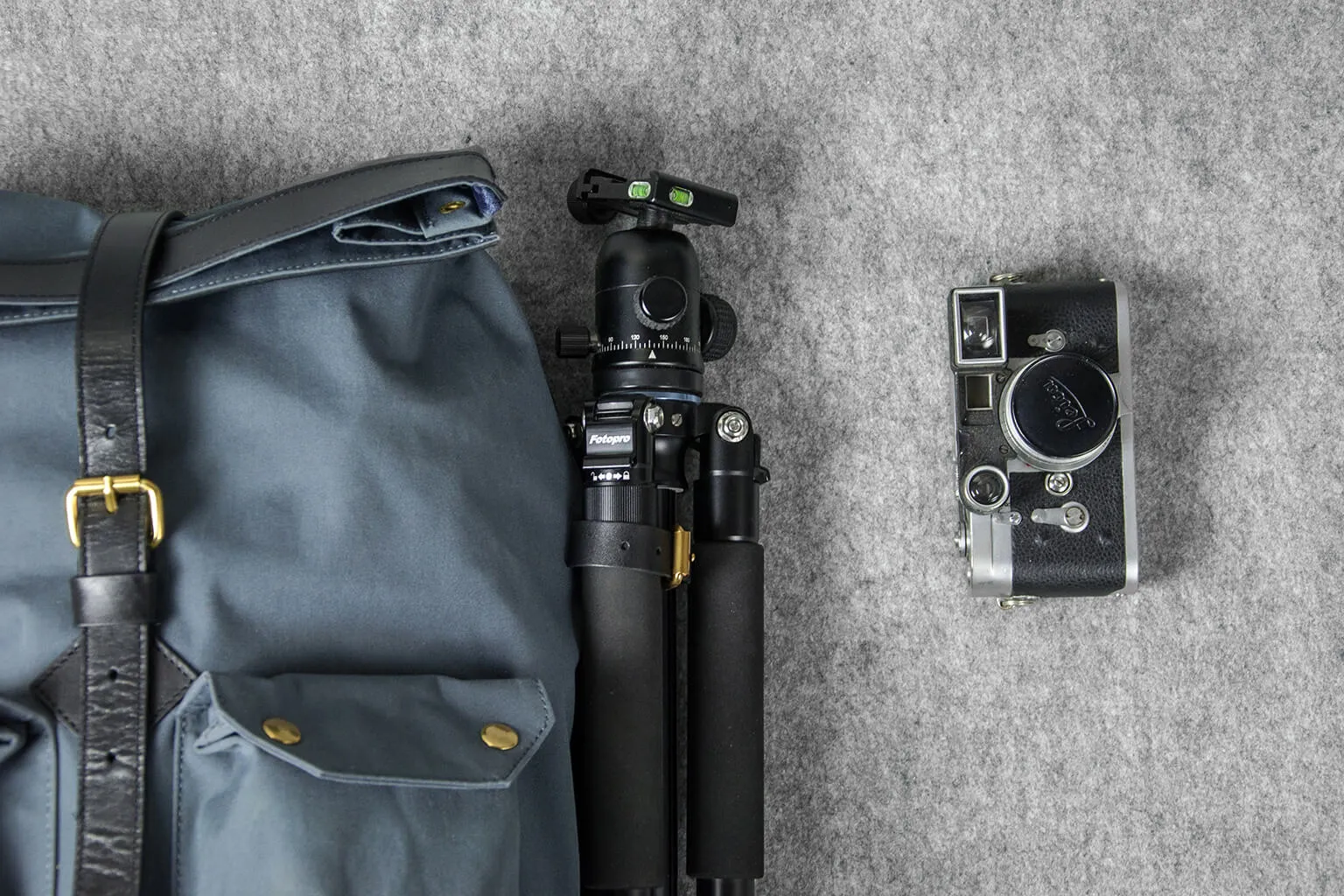 TRAVEL BACKPACK - grey