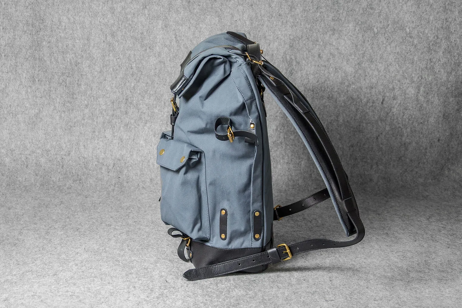 TRAVEL BACKPACK - grey
