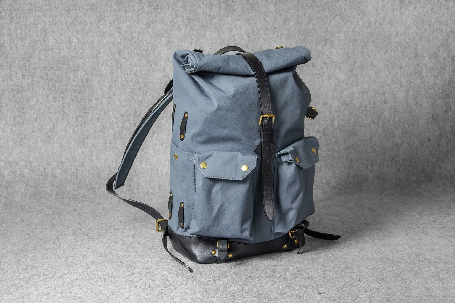 TRAVEL BACKPACK - grey