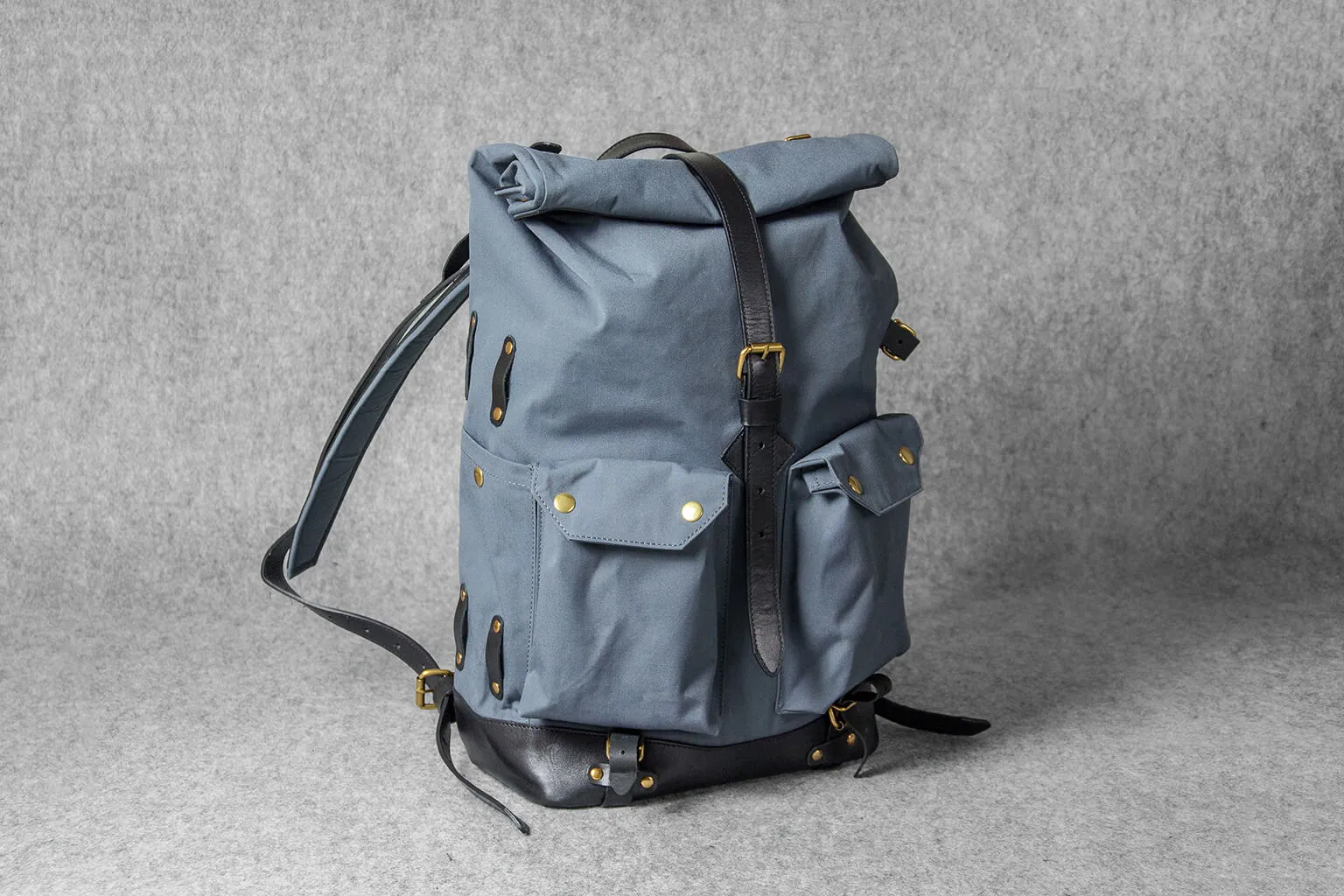 TRAVEL BACKPACK - grey