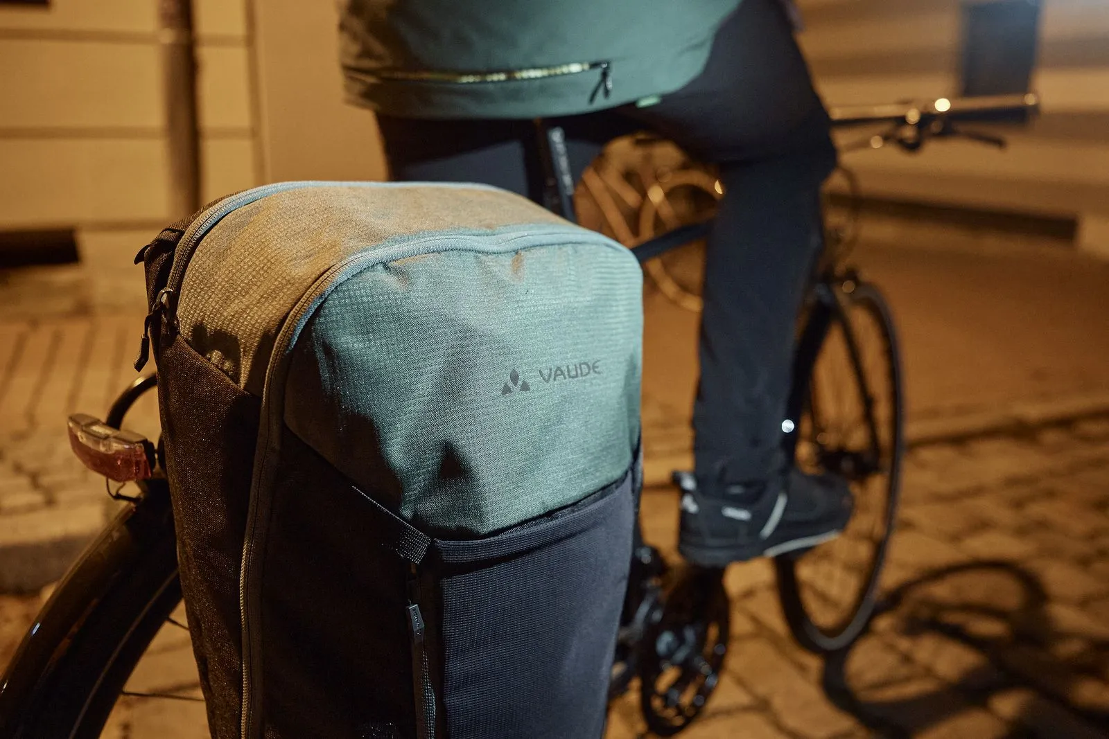 Vaude Cycle 28 II nachhaltige Fahrradtasche aus recycelten PET-Flaschen