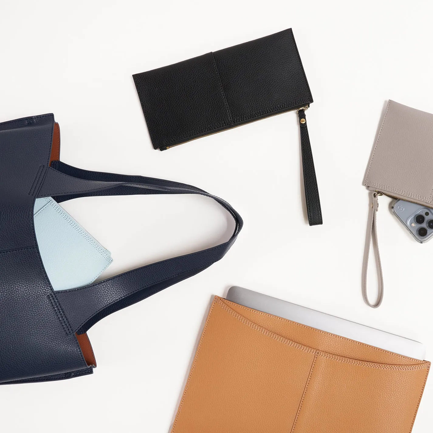 Vida Small Pouch in Micro Pebbled Leather - Morning Dove Grey