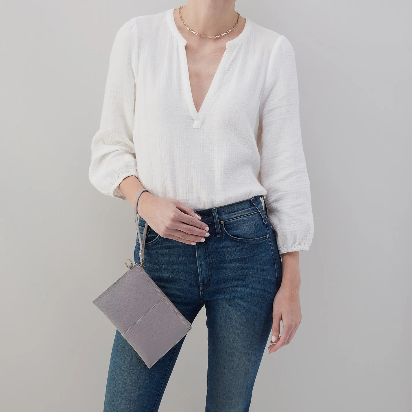 Vida Small Pouch in Micro Pebbled Leather - Morning Dove Grey