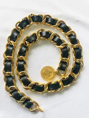 Vintage CHANEL black leather thick chain belt with golden mademoiselle and CC charm. Nice and heavy single layer belt.