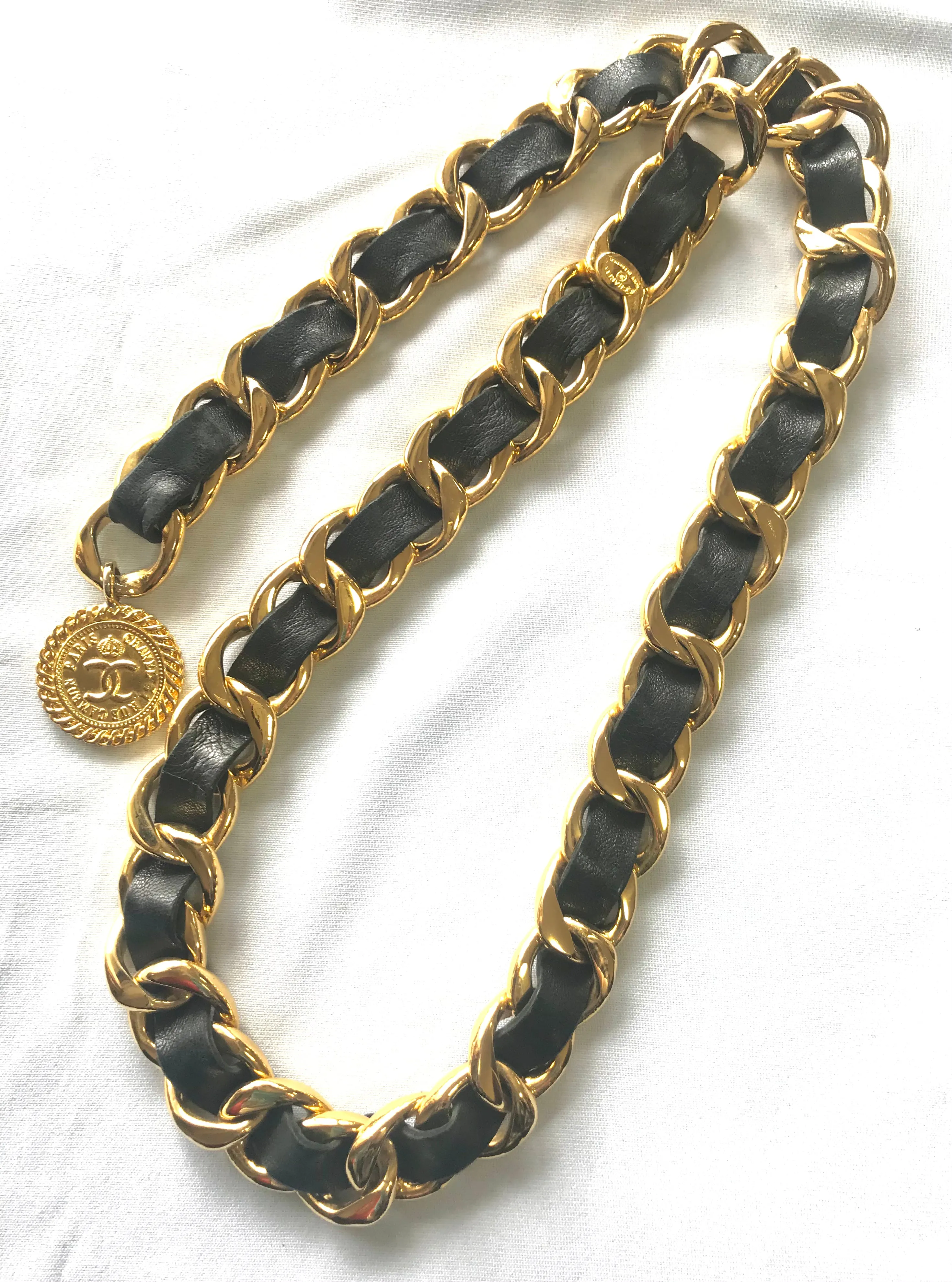 Vintage CHANEL black leather thick chain belt with golden mademoiselle and CC charm. Nice and heavy single layer belt.