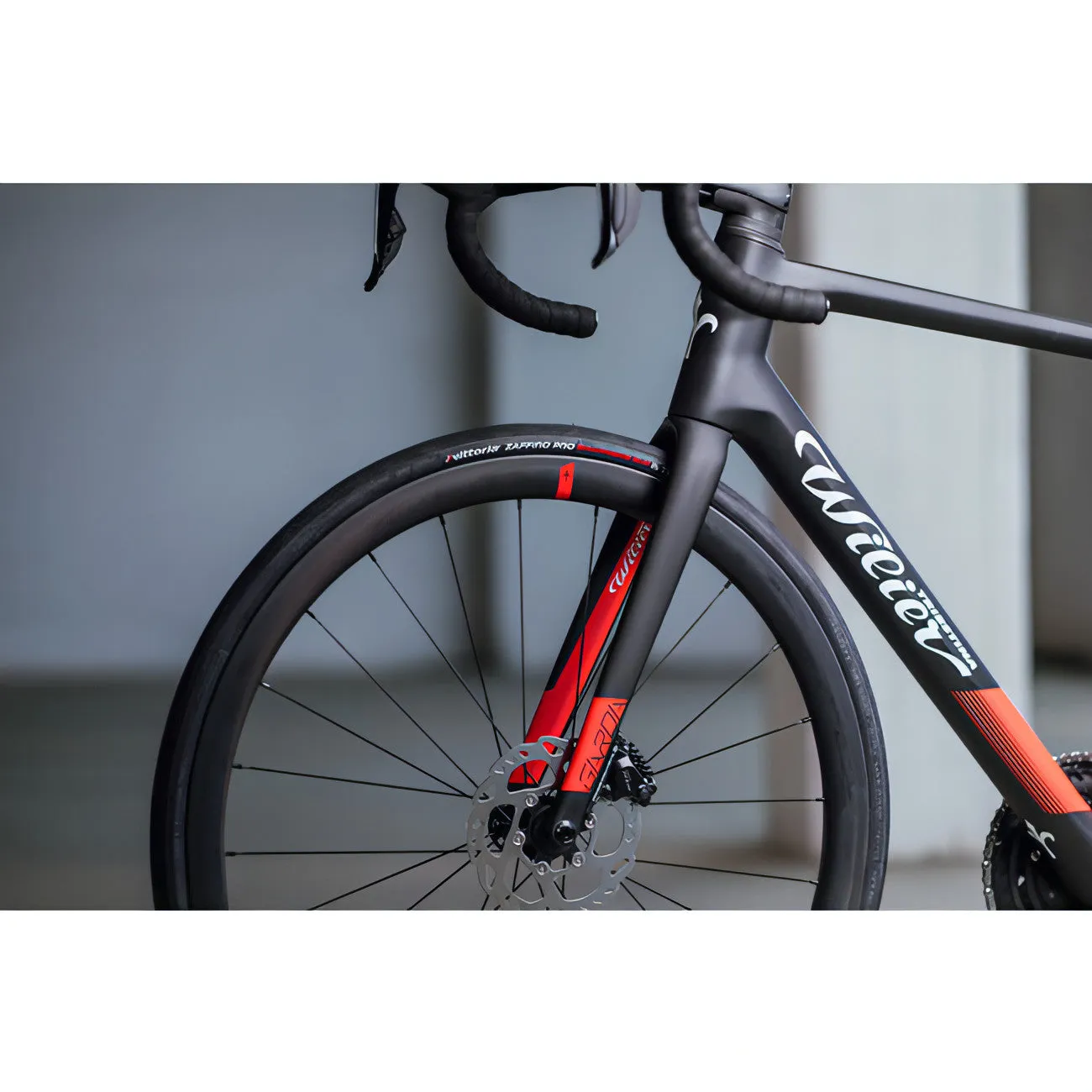 Wilier Triestina Garda Disc 105 Di2 Carbon Road Bike 2023 - Black & Red
