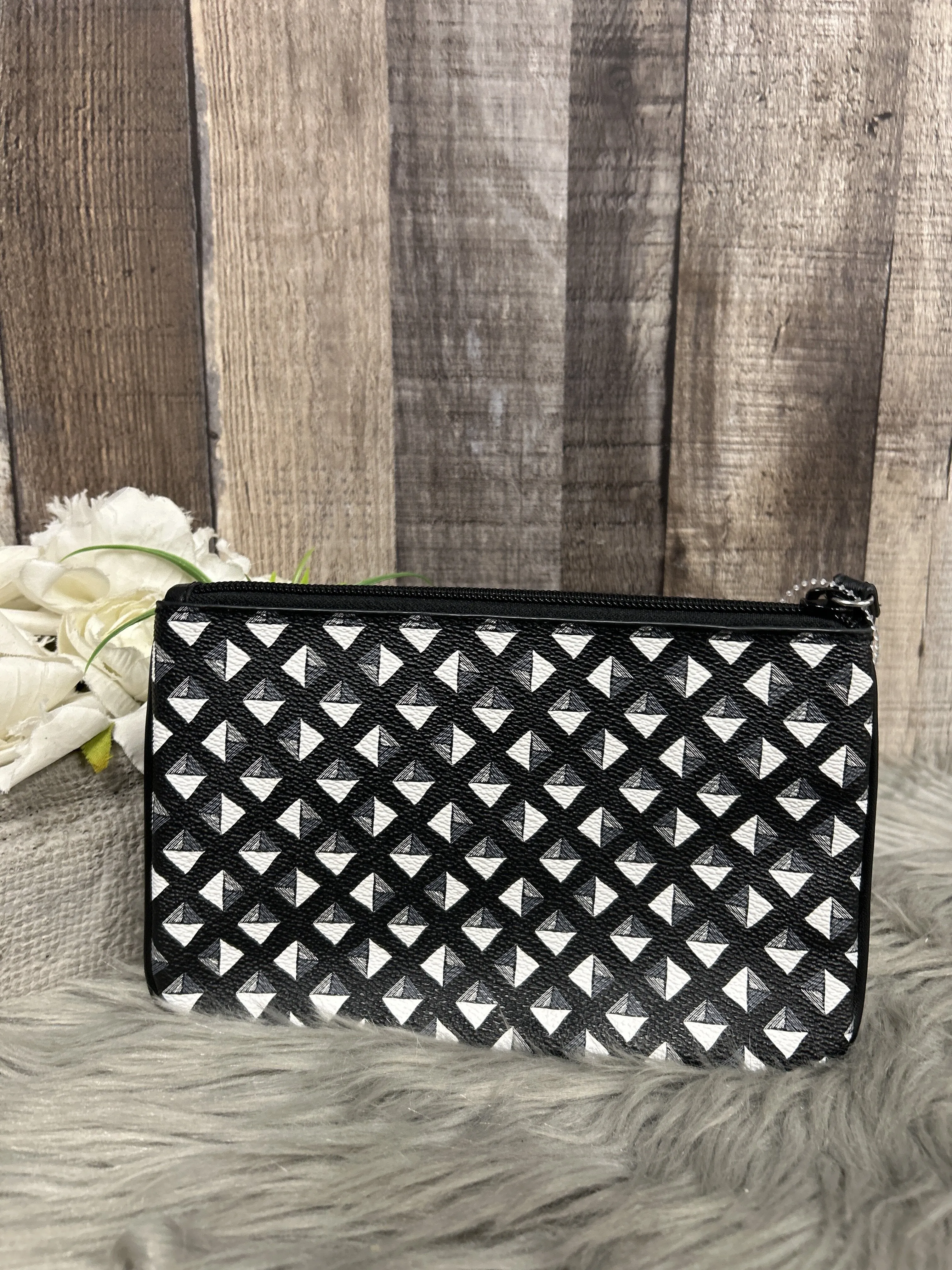 Wristlet By Vera Bradley  Size: Medium