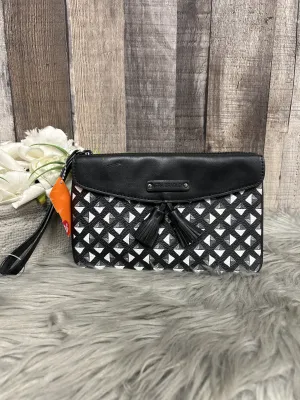 Wristlet By Vera Bradley  Size: Medium